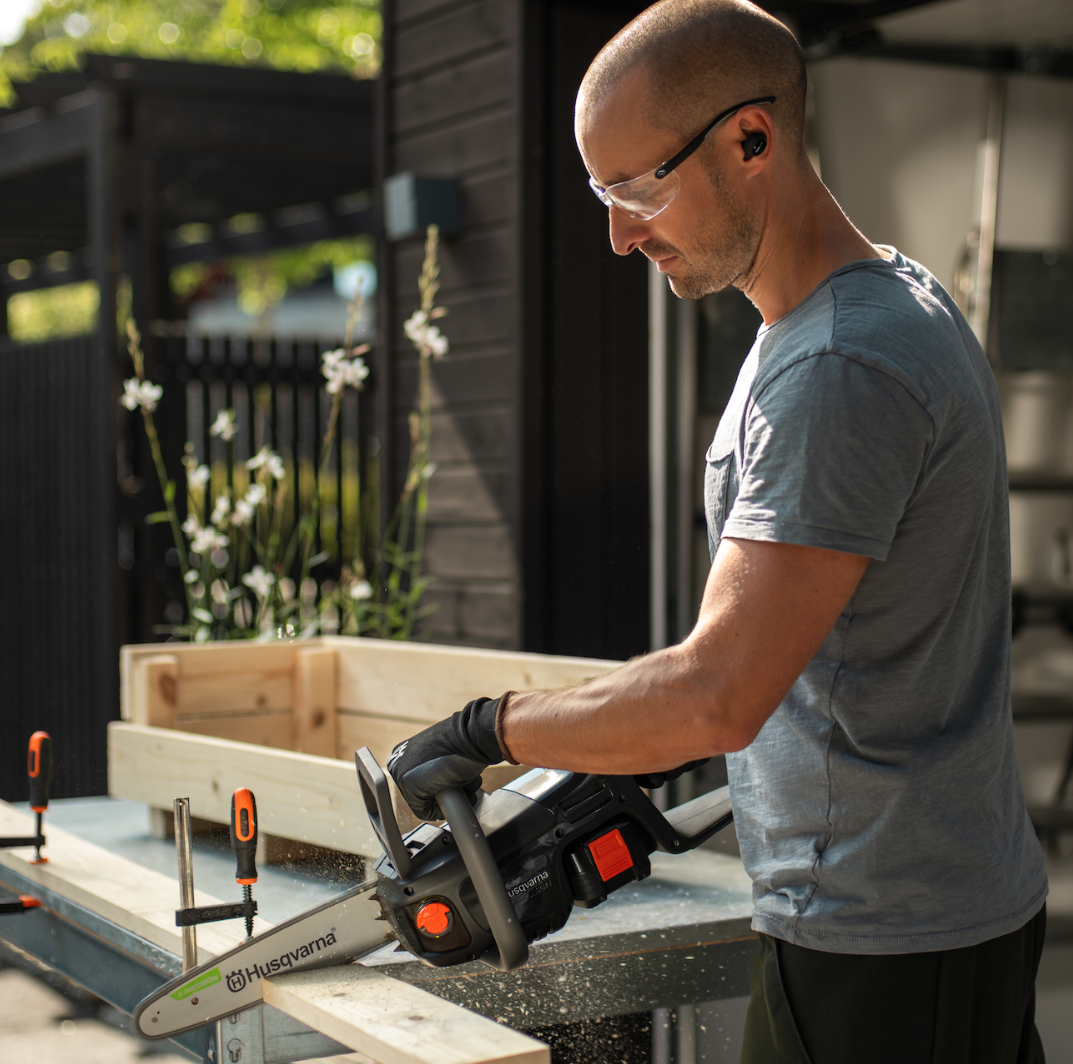 Husqvarna erweitert Aspire-Serie um neue Akku-Kettensäge