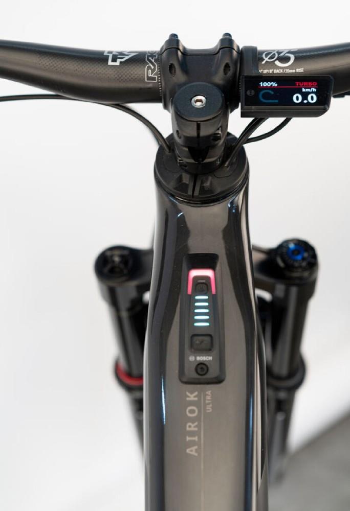 Airok Ultra 17,7kg Raymon 400Wh Black L