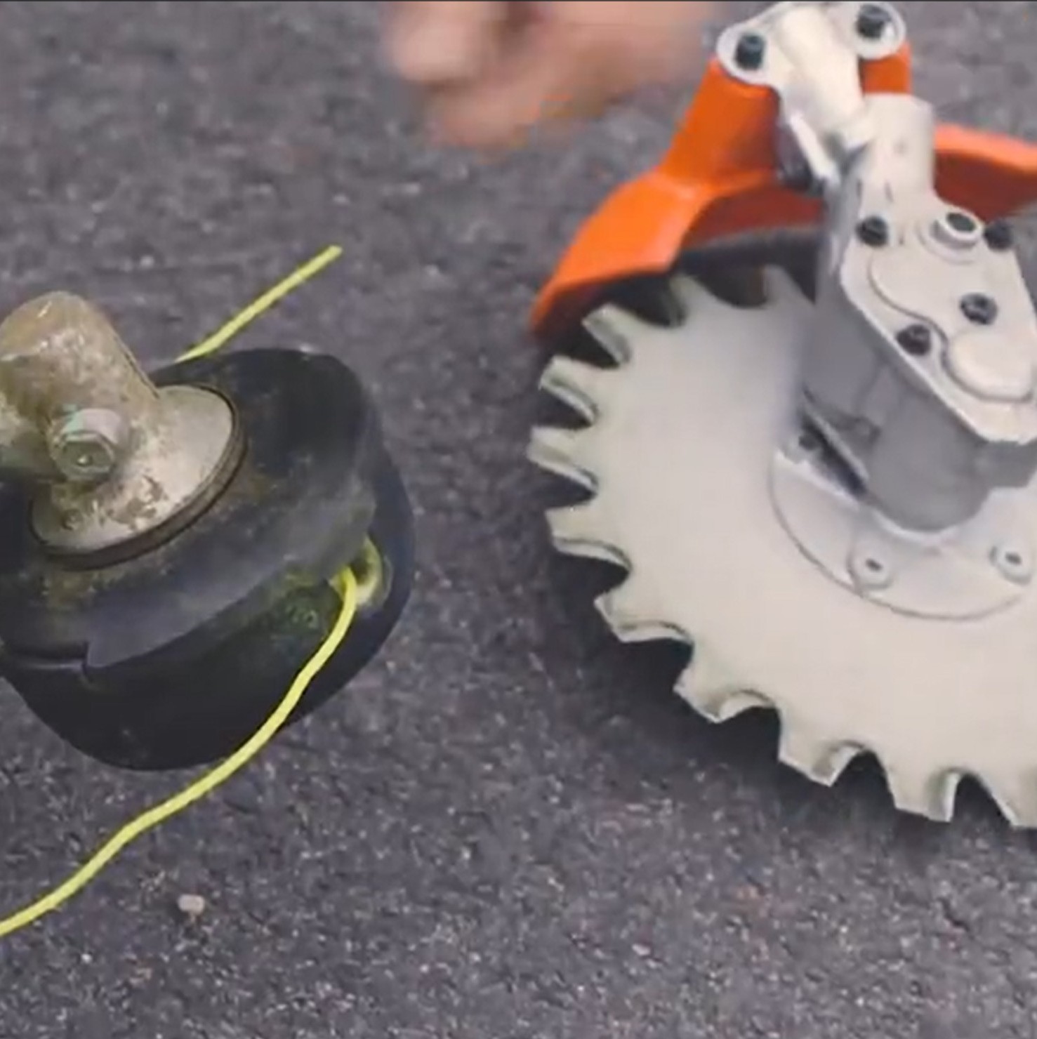 Grasmesser statt Fadenkopf: So rüsten Sie Ihren Trimmer richtig um