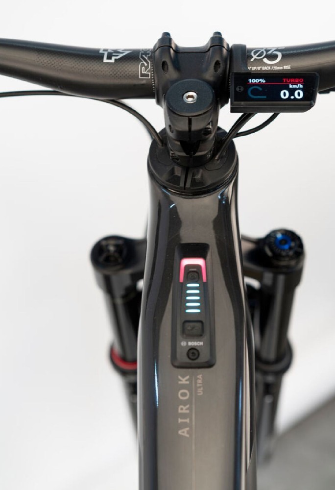 Airok Ultra 17,7kg Raymon 400Wh Black L