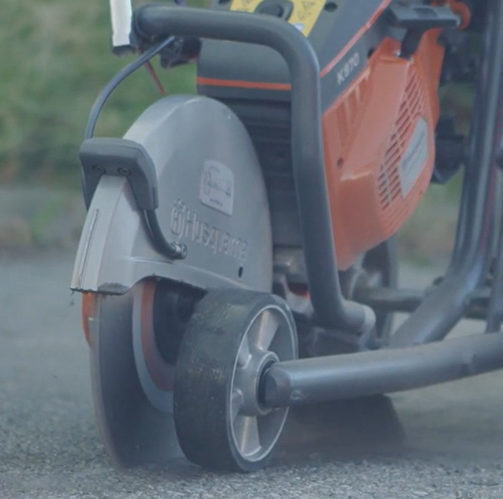 Präzise Schnitte leicht gemacht: Der Husqvarna Wagen für Trennschleifer