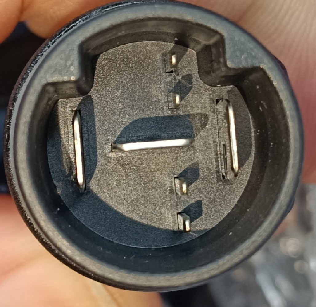 Ladegerät f. Yamaha-Akku