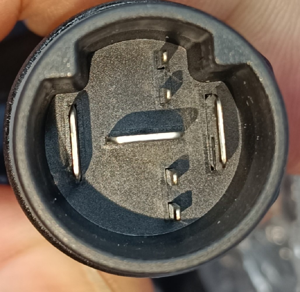 Ladegerät f. Yamaha-Akku