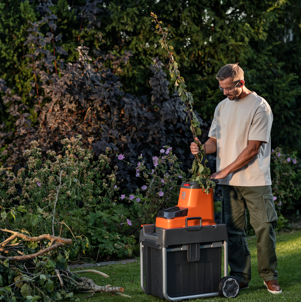 Kabellose Freiheit mit dem neuen Akku-Gartenhäcksler von Husqvarna